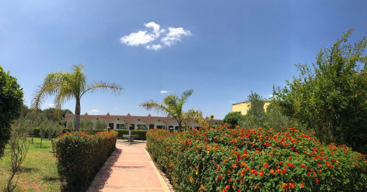 Riad Hamdani Derroua ภายนอก รูปภาพ